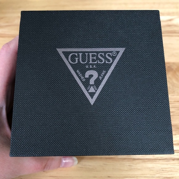 *SOLD*BNIB NWT Women’s Guess Dress Watch - Picture 8 of 8